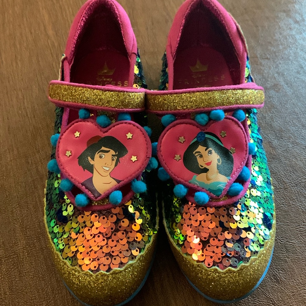 Omg!! Disney Aladdin Mary Jane size 13.5